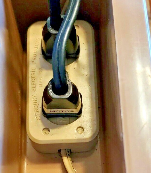 WARDS SIGNATURE SEWING MACHINE UHT J265A