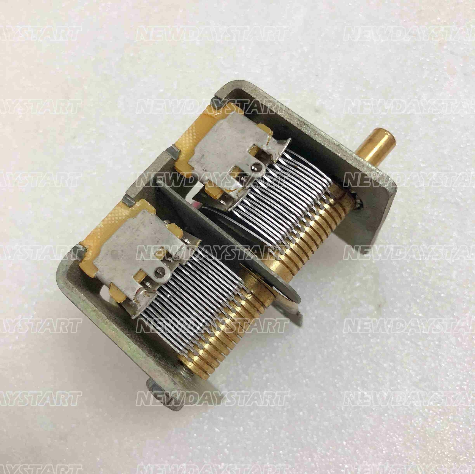 1pcs 365+365pF Broadcast Dual Gang Dual-unit Air Dielectric Variable Capacitor