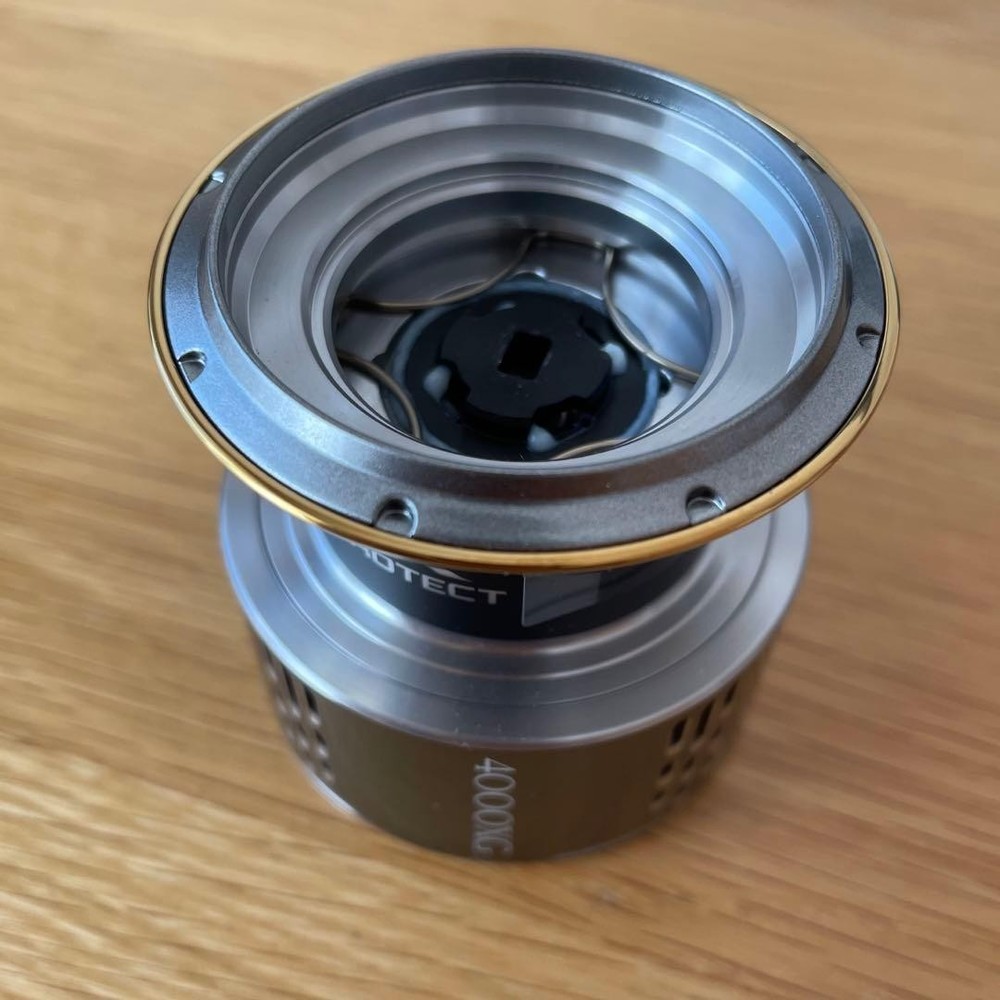 18 Stella 4000XG spool