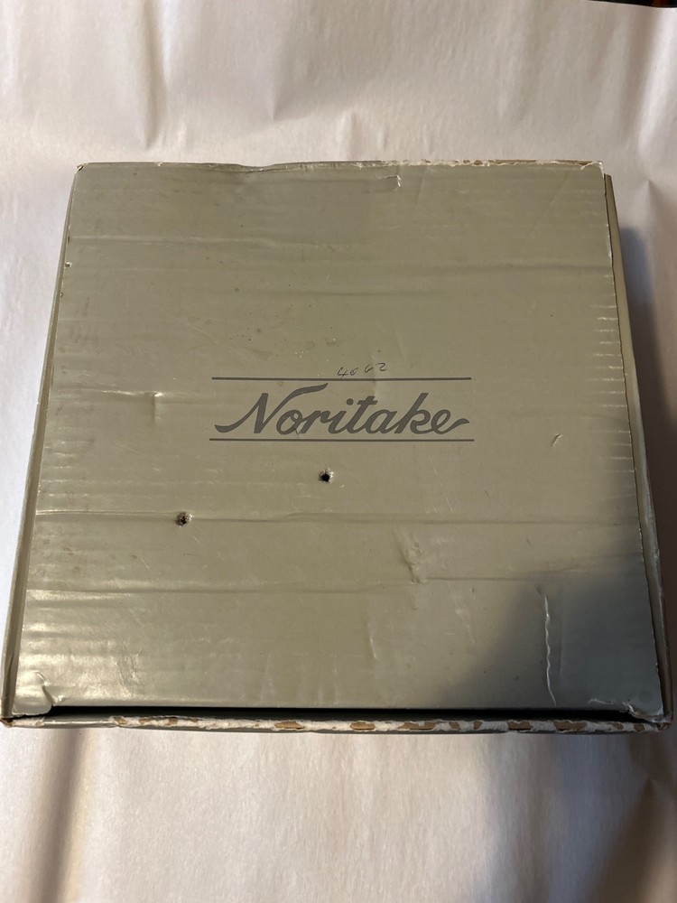 Noritake Stoneleigh White Scapes 4062 Place Setting