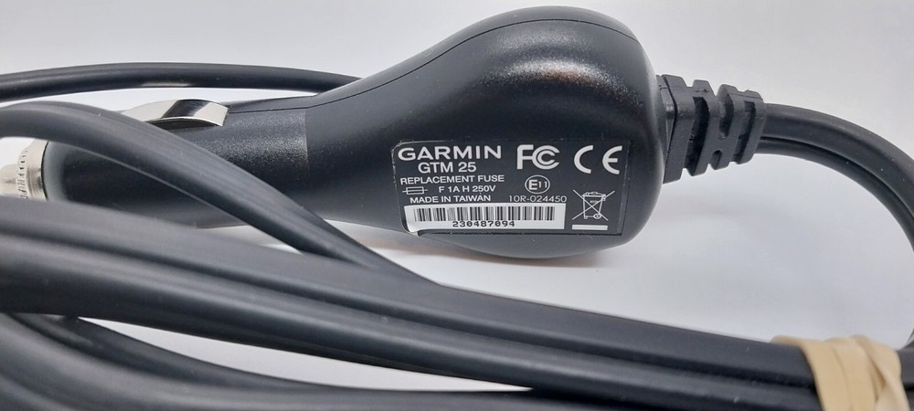 Garmin Nuvi 1390 GPS Navigation GMT 25 Bundle