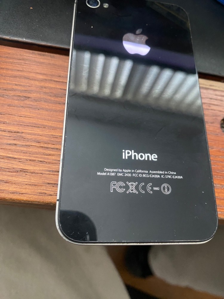 old apple iphones/ipod multiple items bundle