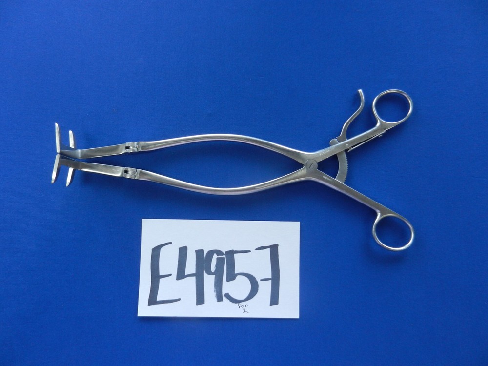 E4957 Richards 2x2 Horizontal Hinged Retractor 28cm Length