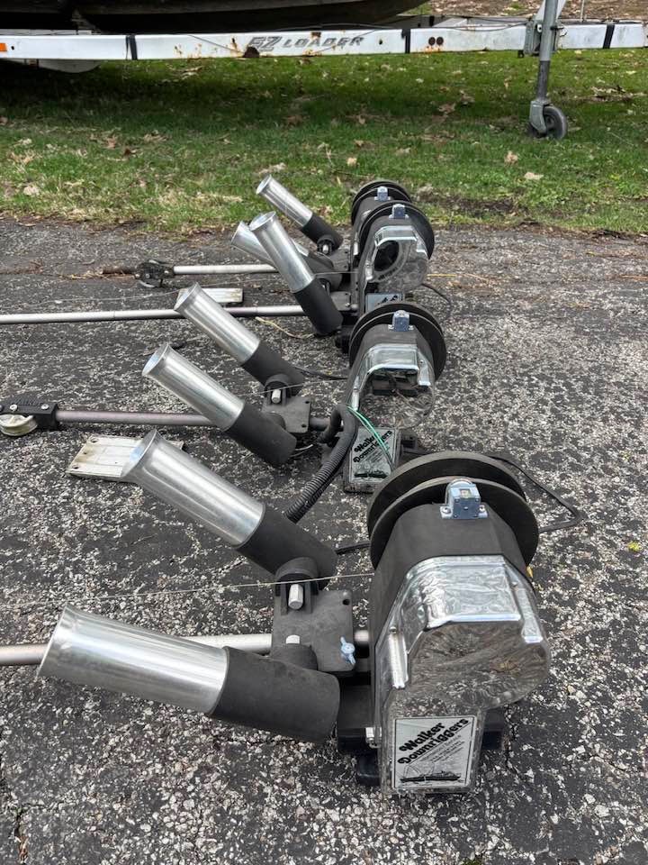 (4) Walker Electric Downriggers w/ Extension rods