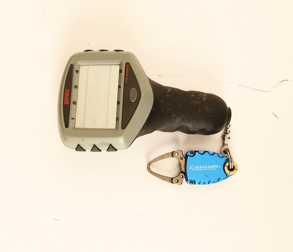 Rapala Digital Scale 15lb with Fish Clip Touch Screen with Backlight NICE!!!