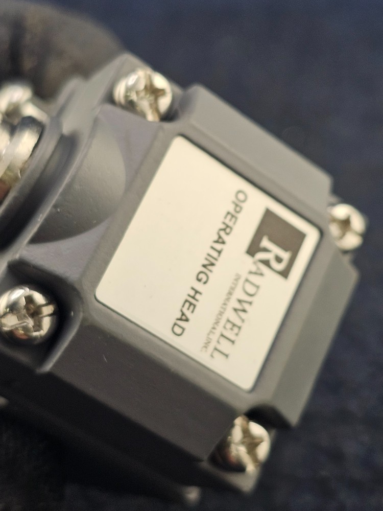 RADWELL RAD00610: Limit Switch, 2 NONC Neutral - Rotary Head - CWCCW - Standard