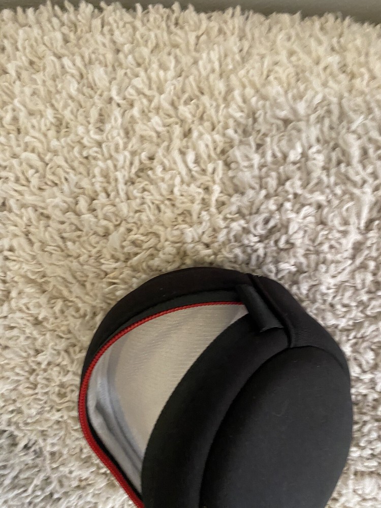 Beats by Dr. Dre Zipper Case - Black