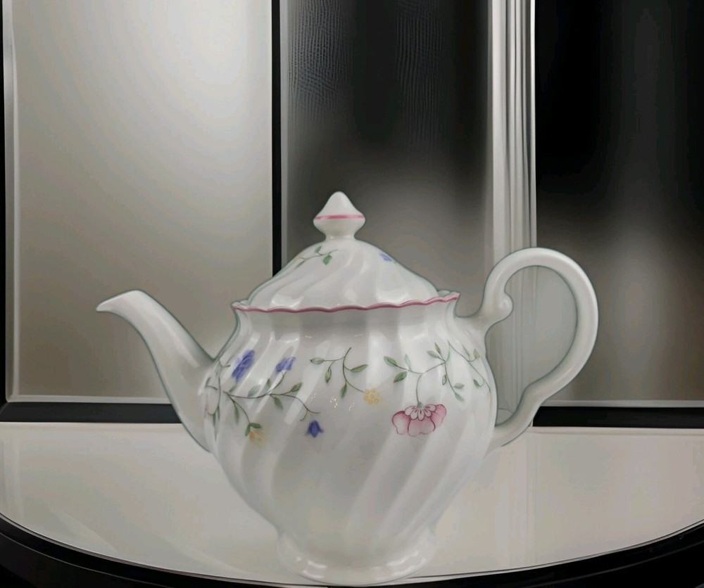 Teapot Floral Scroll Pattern - Made in England