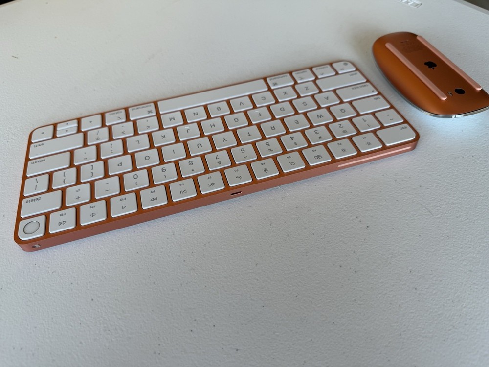 Apple Magic Keyboard & Magic Mouse