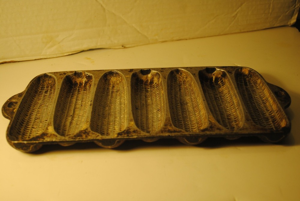 VTG Cast Iron Corn Pan Seven Corn Cobs