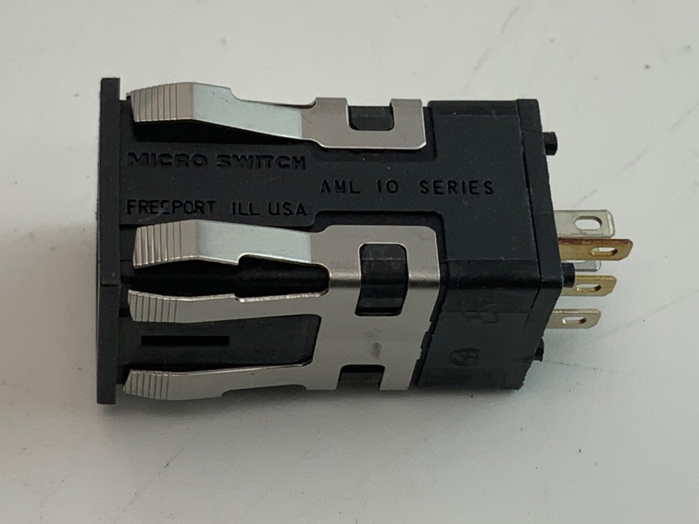 NEW HONEYWELL MICRO SWITCH AML11CBE2AA PUSH BUTTON
