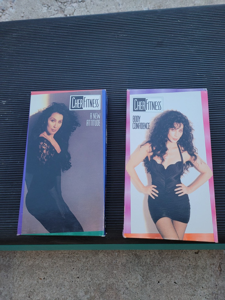 VINTAGE THE STEP EXERCISE BENCH WITH RISERS & 2 CHER EXERCISE VHS TAPES PREOWNED