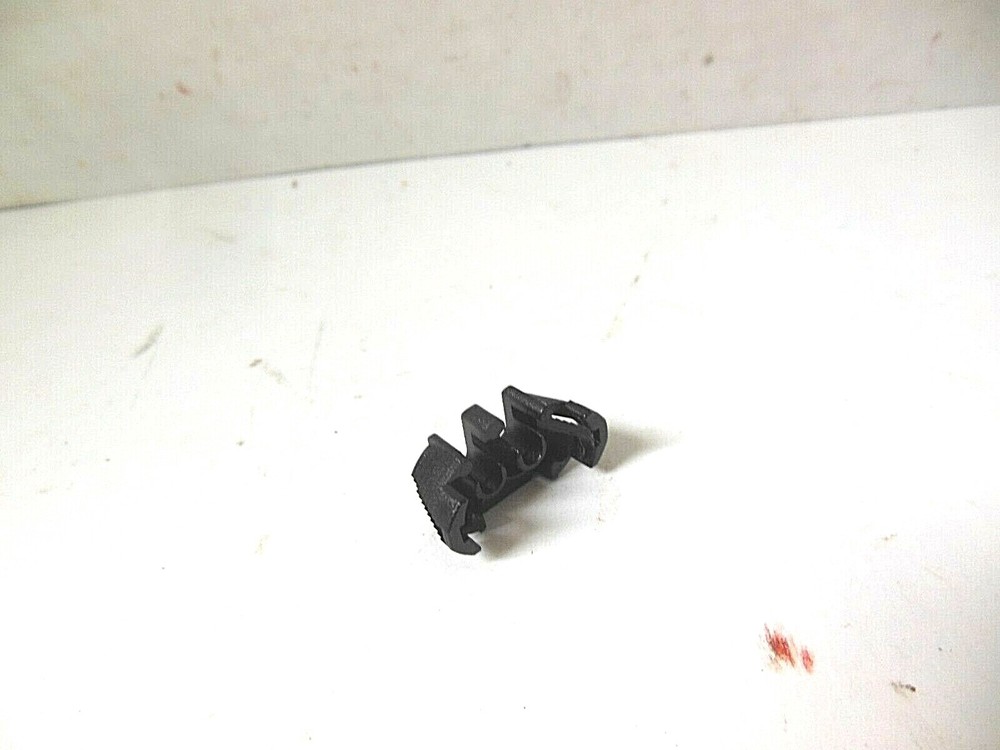 JOHN DEERE ELECTRICAL CONNECTOR WIRE TERMINAL LOCK ASSEMBLY 57M7315