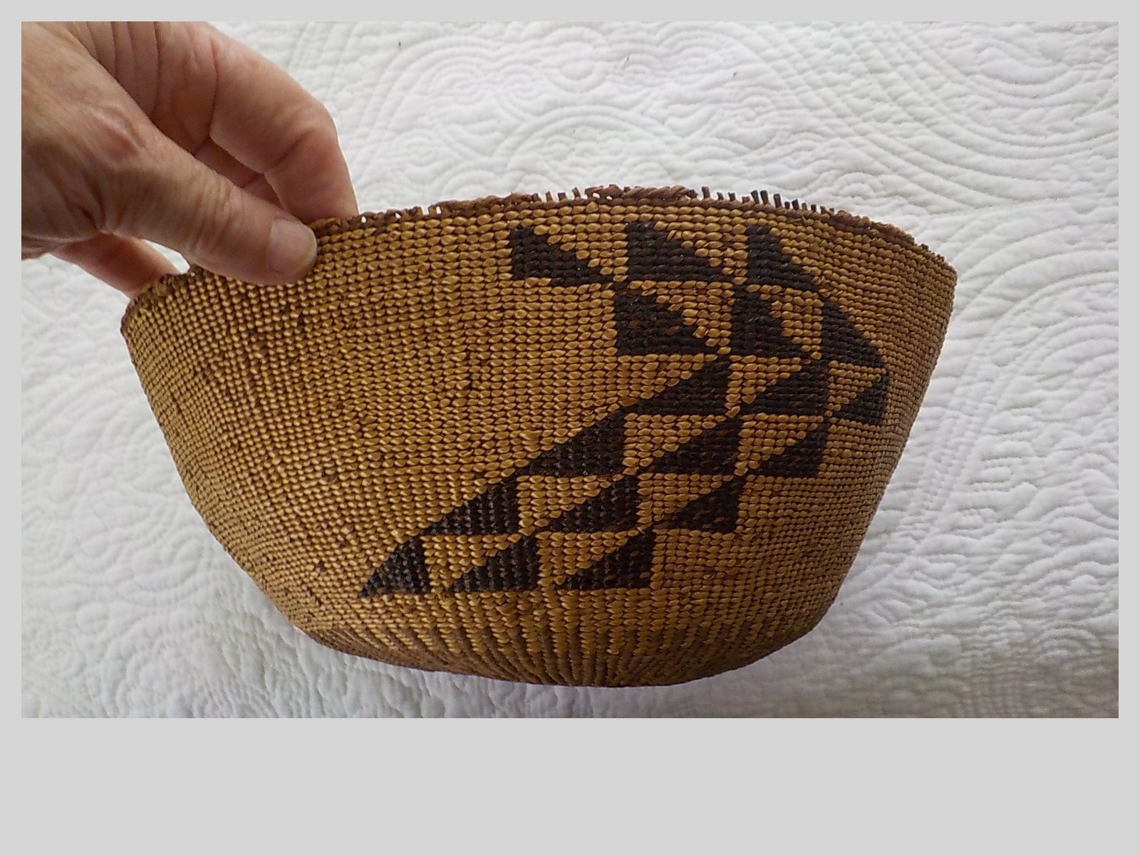 ANTIQUE KLAMATH CALIFORNIA Woven BASKET  10"