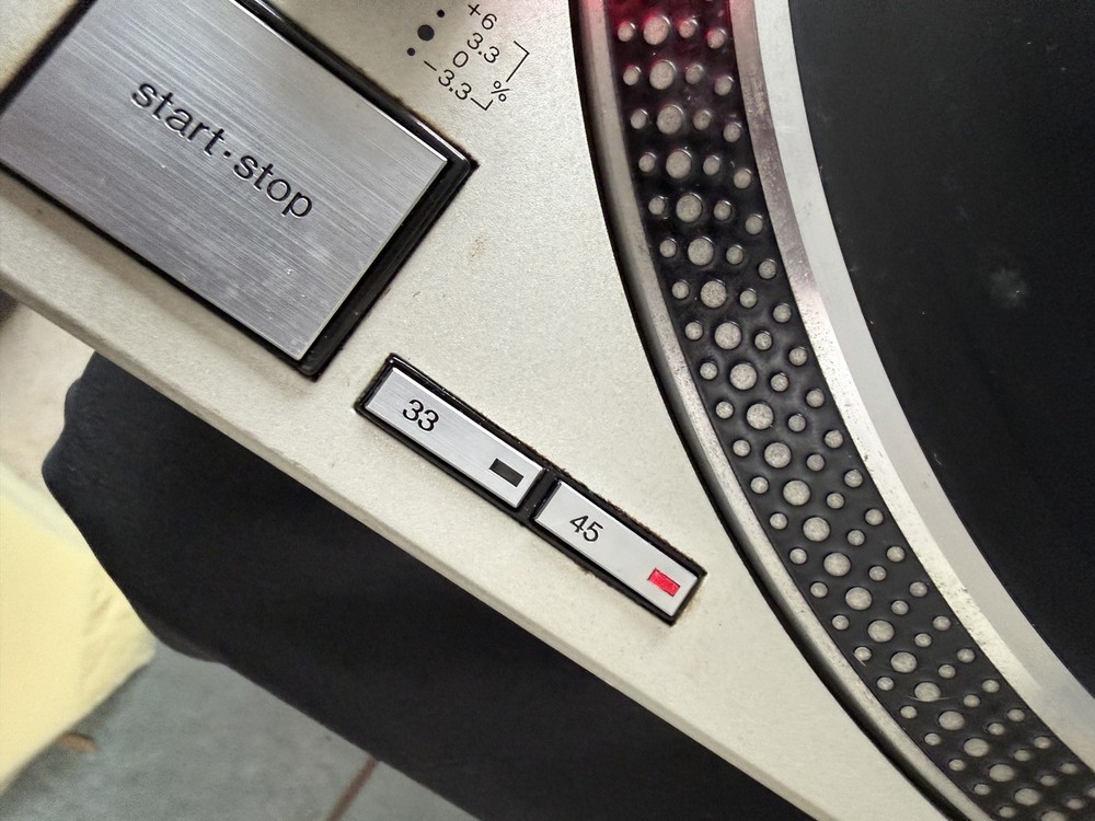 Technics 1200 MK2 Turntable Functional