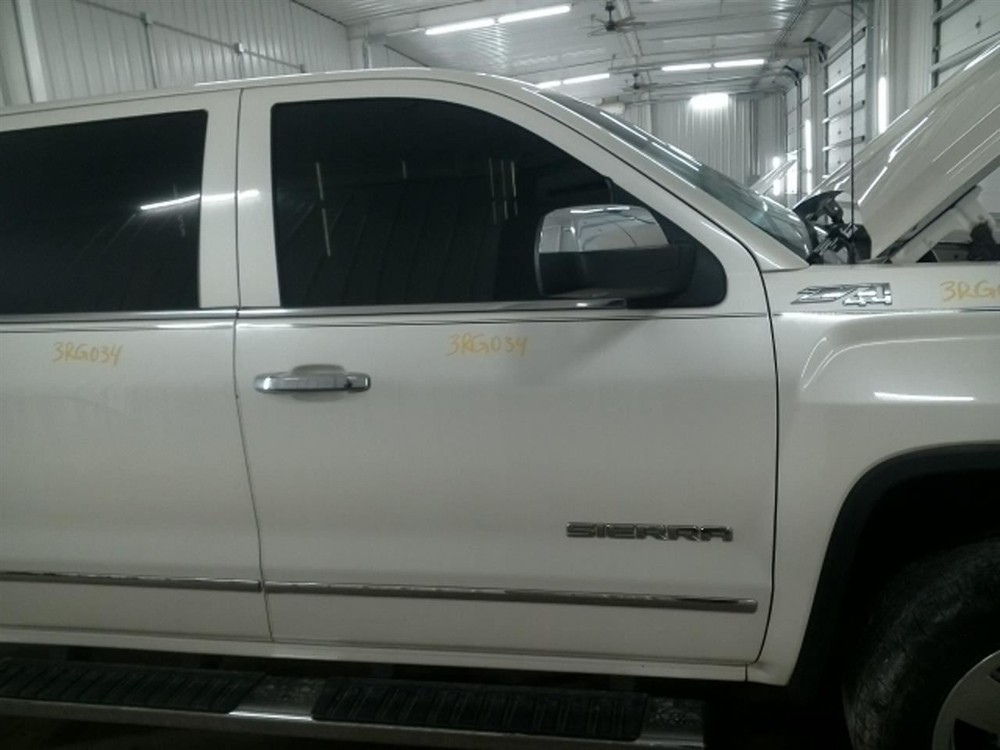 SIERRA150 2014 High Mounted Stop Light 104875339