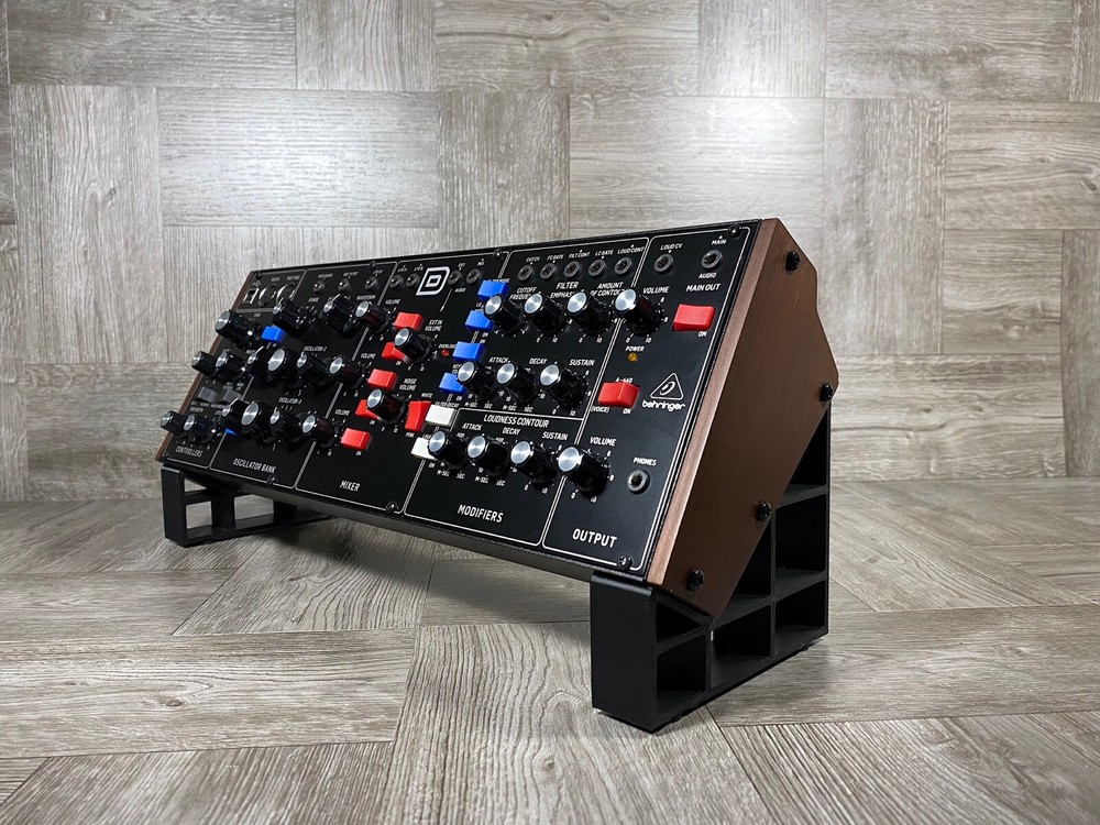 B-STOCK / L40º Universal Stand for Behringer Eurorack Case Synth Modules - BLACK
