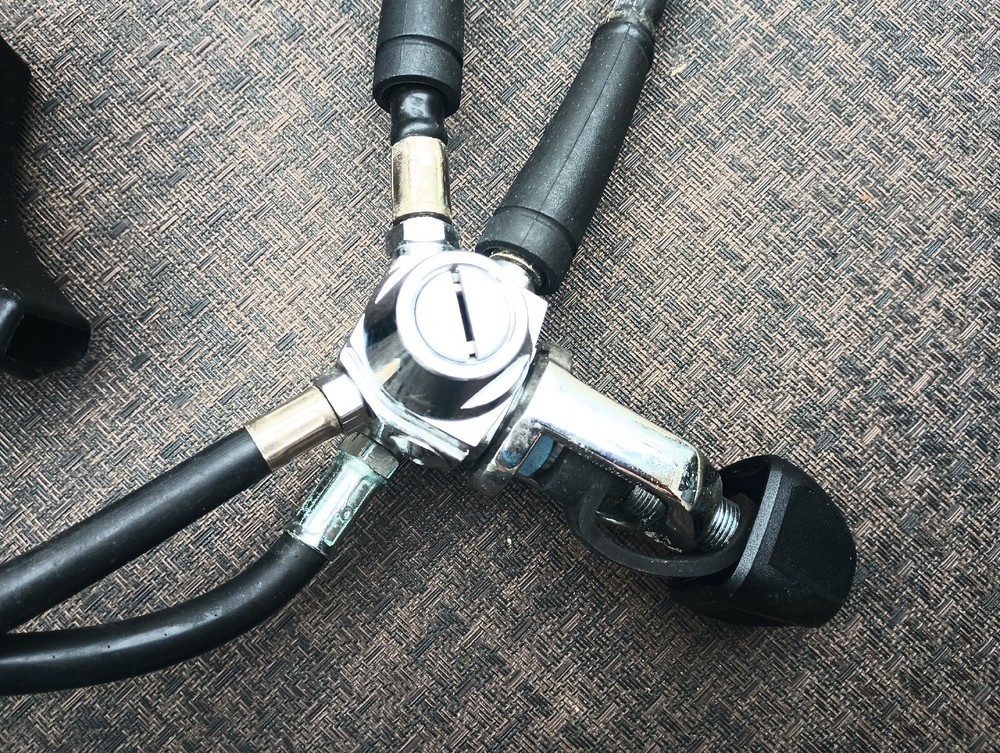 SeaQuest Scuba Regulator & octo /Oceanic Datamaster - Untested