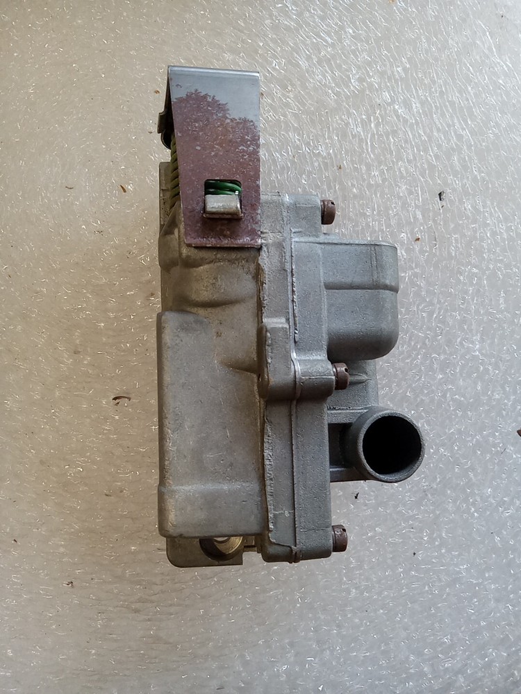 Jeep 917035 Regulator Main NOS
