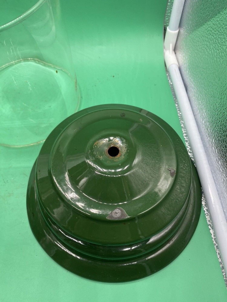 Vintage Coleman Dated 5/82 Double Mantle Lantern Model 220K