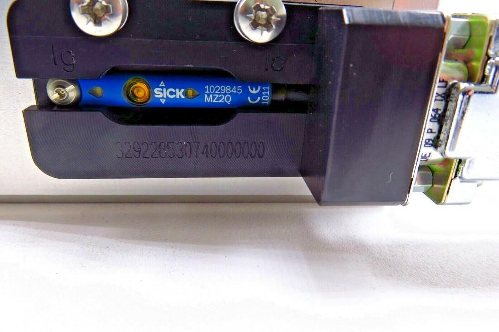 VAT 0340X-LA24-CD01 Rectangular Gate Valve