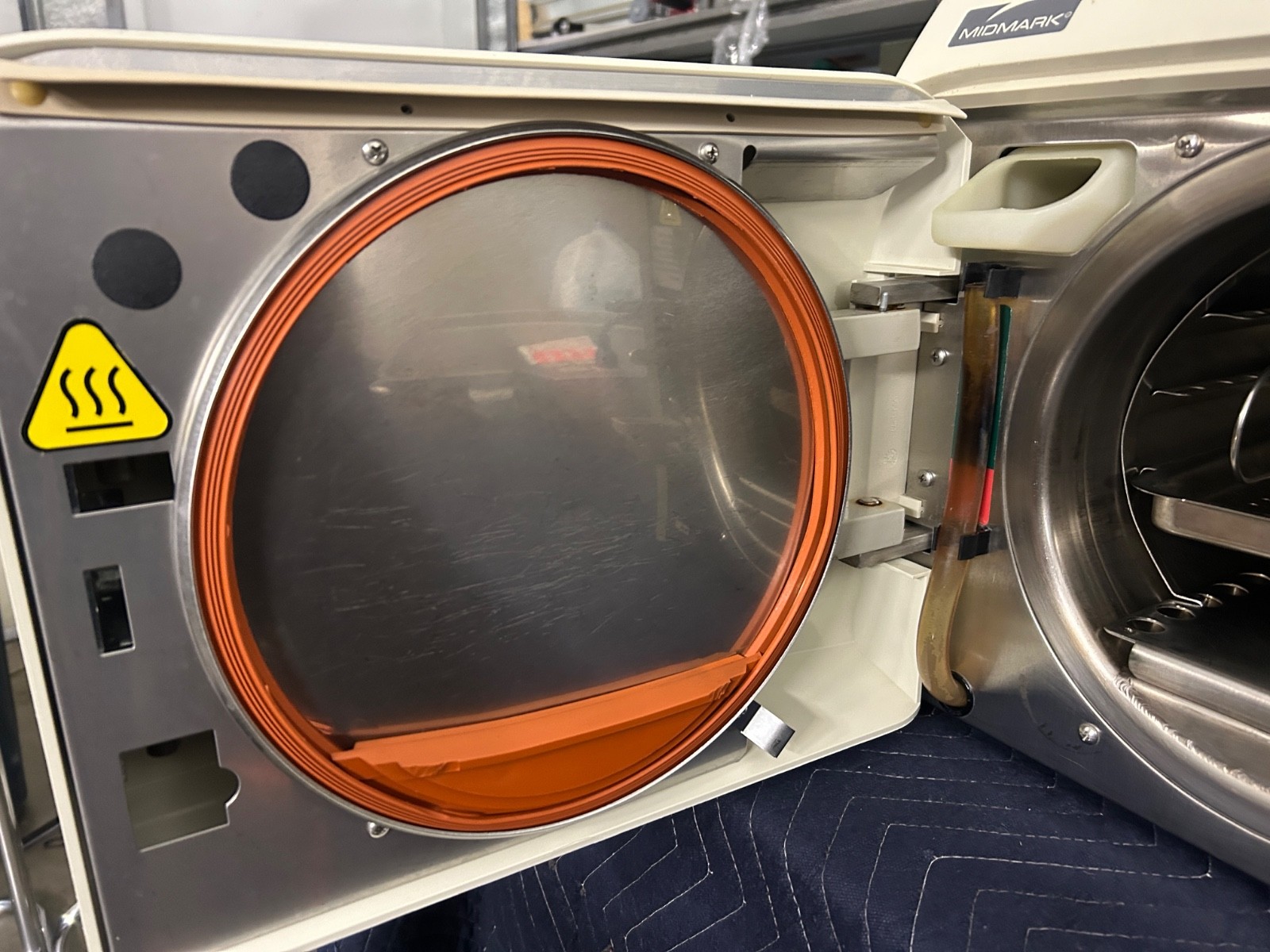 Midmark Ritter M9 UltraClave Automatic Sterilizer with 1 tray & rack 1821 cycles