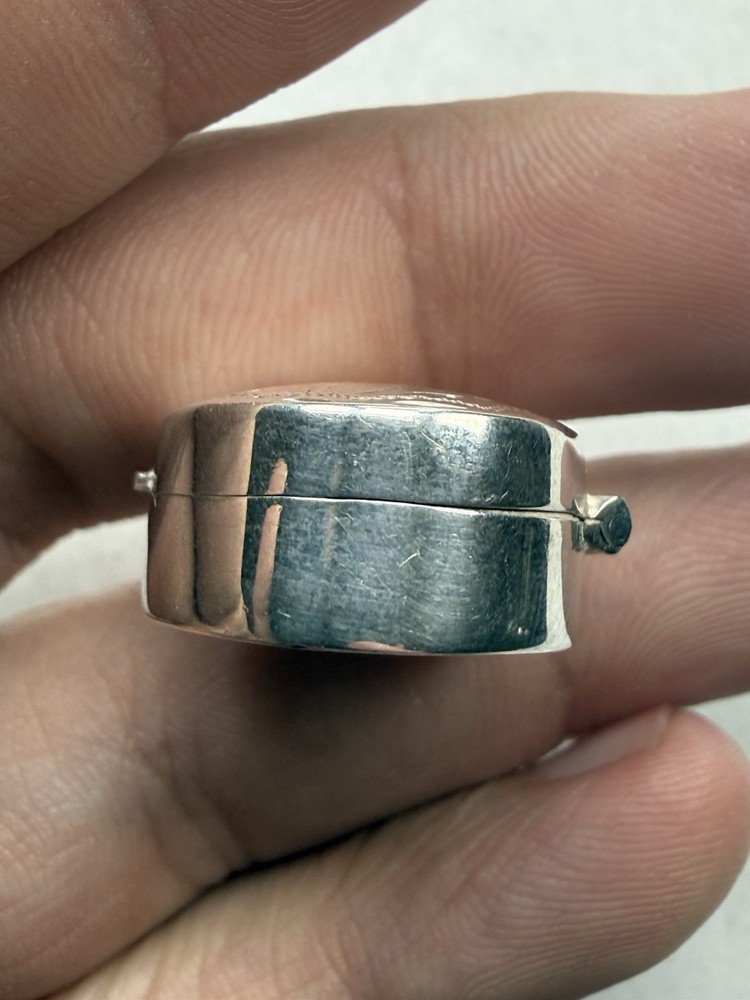 Vintage Solid Sterling Silver Oval Shape Etched Pattern Snuff/Pill Box - 5.7g