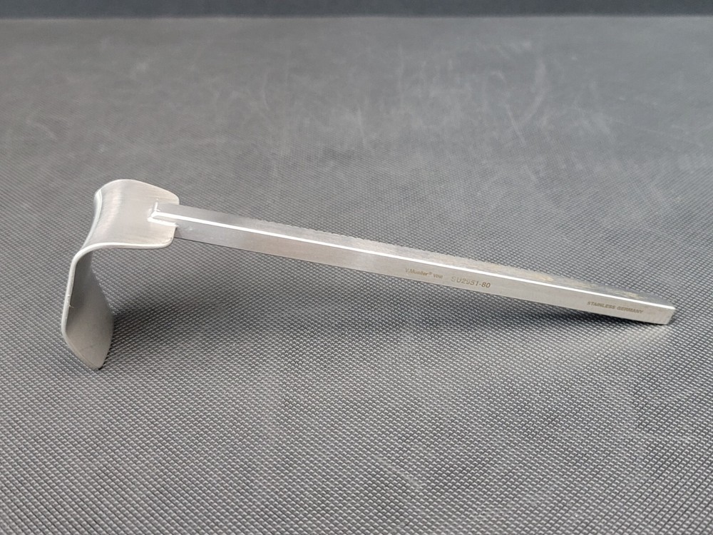 V. Mueller SU2951-80 Retractor Blade