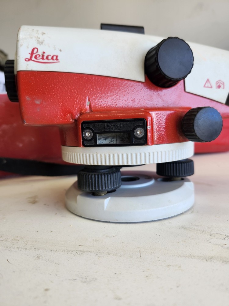 Leica Geosystems NA730 Automatic Optical Level with Case Used