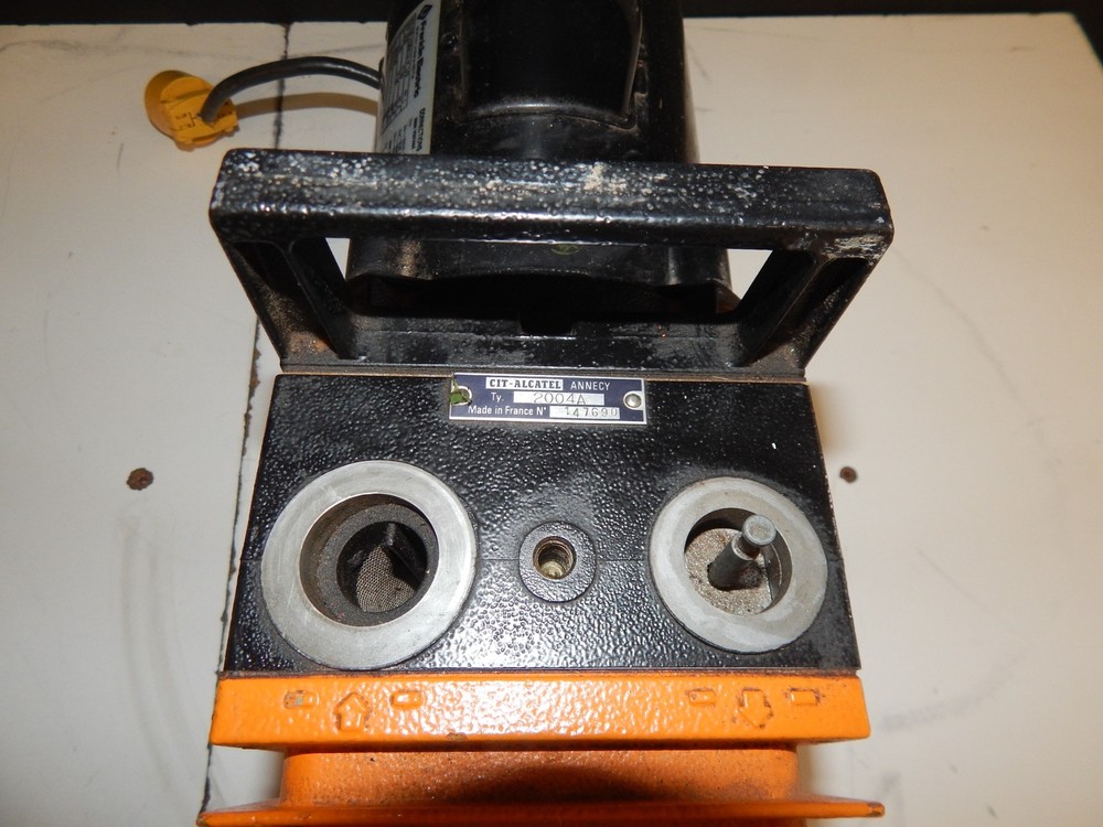 ALCATEL 2004A VACUUM PUMP (TJD22)