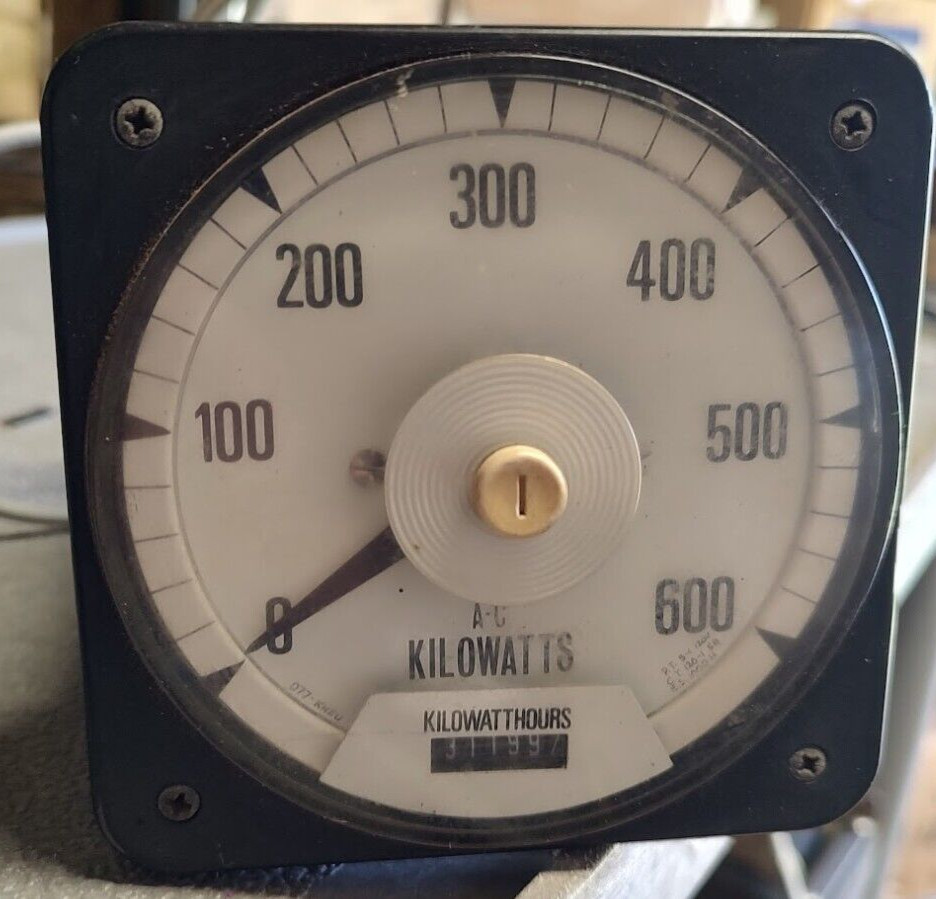 077-KHEU-QQXD  WATT METER   CROMPTON INSTRUMENTS