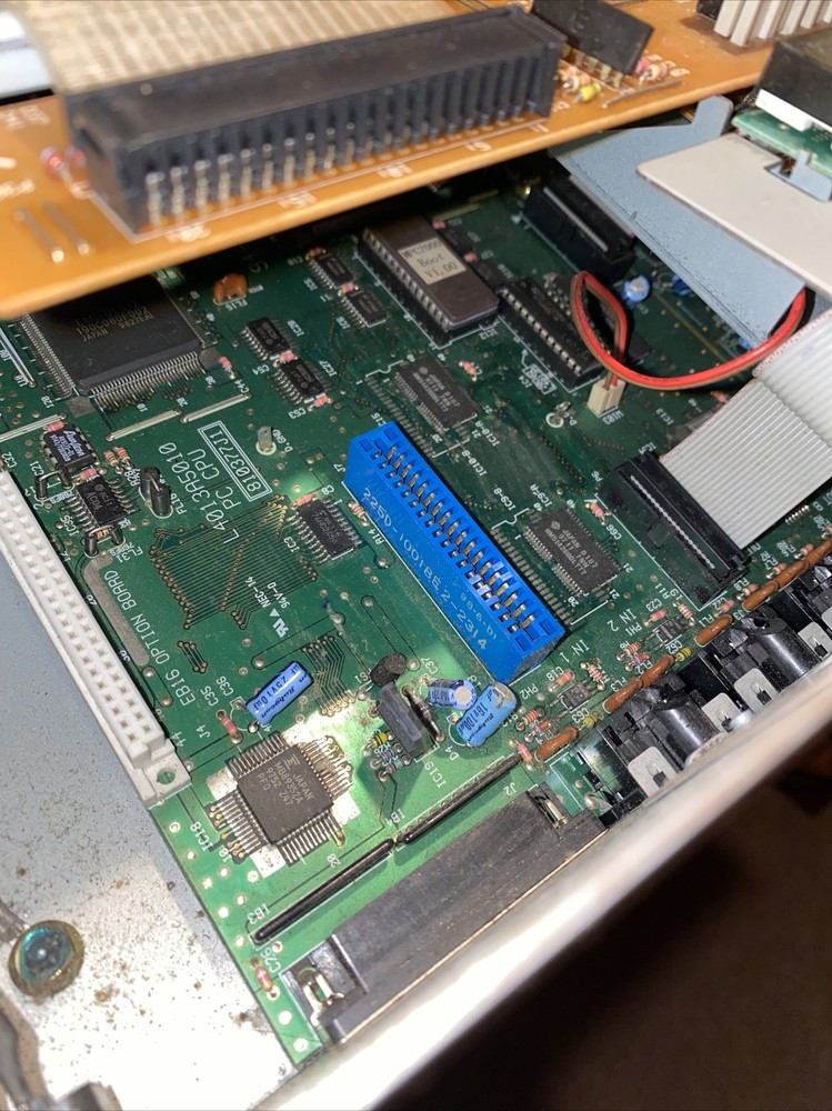 AKAI MPC 2000 Drum Machine Sampler Disk Powers On Linn Midi Beats