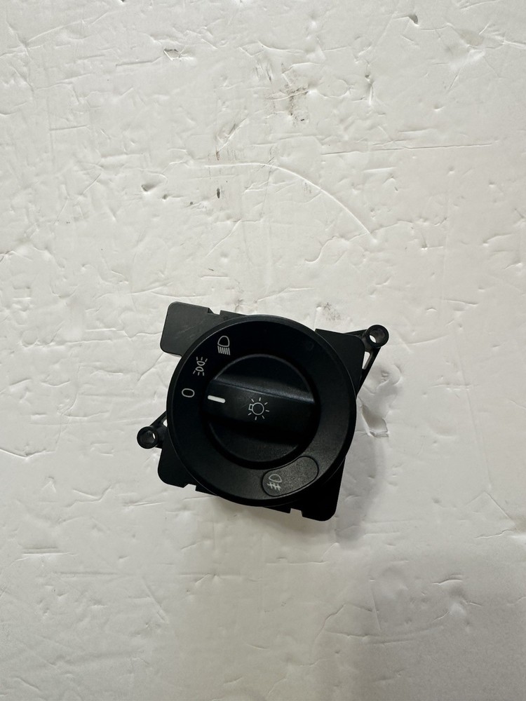 2018-2024 FREIGHTLINER CASCADIA DASH HEADLIGHT HEADLAMP SWITCH BUTTON OEM