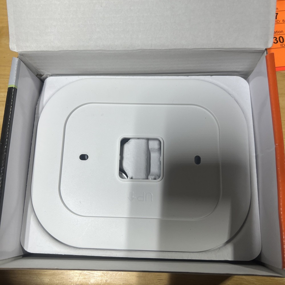 CE Wi-Fi and Bluetooth Smart Programmable Thermostat Powered by Hubspace