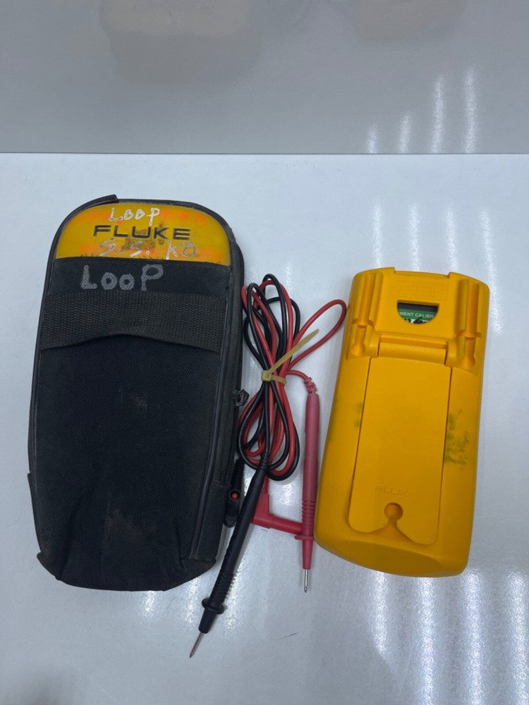 FLUKE 717 1000G Pressure Calibrator