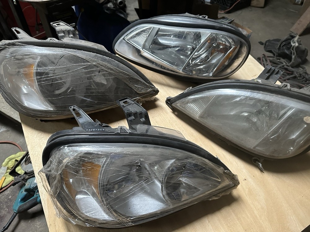 Freightliner Columbia Head Lights