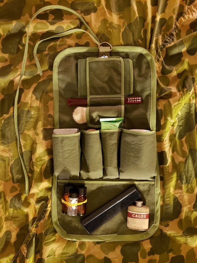 WWII US TOILETRY ROLL (empty). "ALL GREEN" Reproduction. NO Mirror