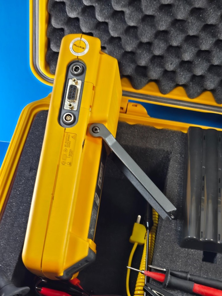 Fluke 743 DPC Documenting Process Calibrator Meter DPC CLEAN!