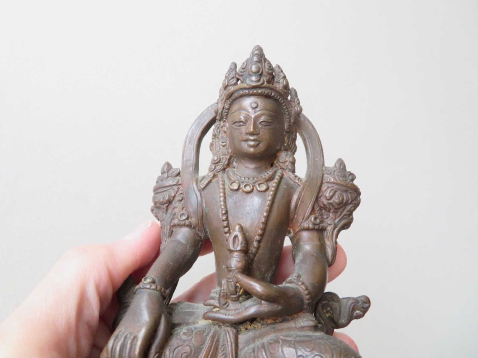 FINE OLD CHINESE OR TIBETAN BRONZE AMITAYUS BUDDHA SEATED ON A LOTUS THRONE
