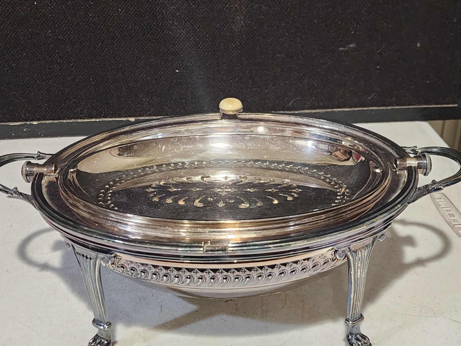 Reed & Barton 4142 Silverplate Roll Top Buffet Server Dome Dish Paw Foot