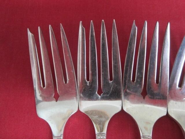 Oneida 1881 Rogers Silverplate-4 Pie Forks - Capri- 1935