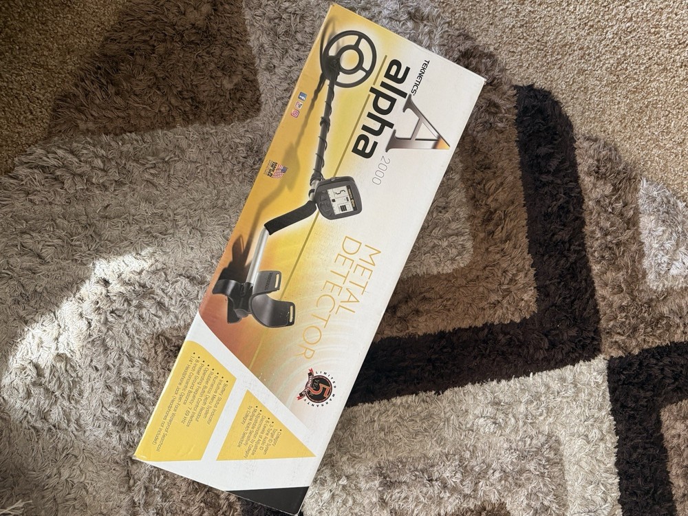 Teknetics Alpha 2000 Metal Detector
