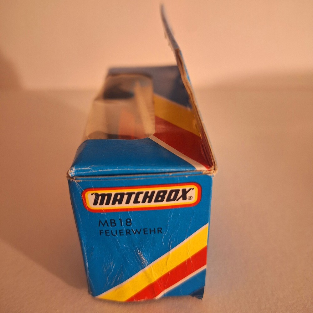 Matchbox MB18 FIRE ENGINE 1981 pristine, in original box