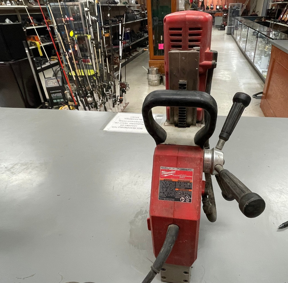 Milwaukee Tool 4272-21 1-5/8" Electromagnetic Drill Kit