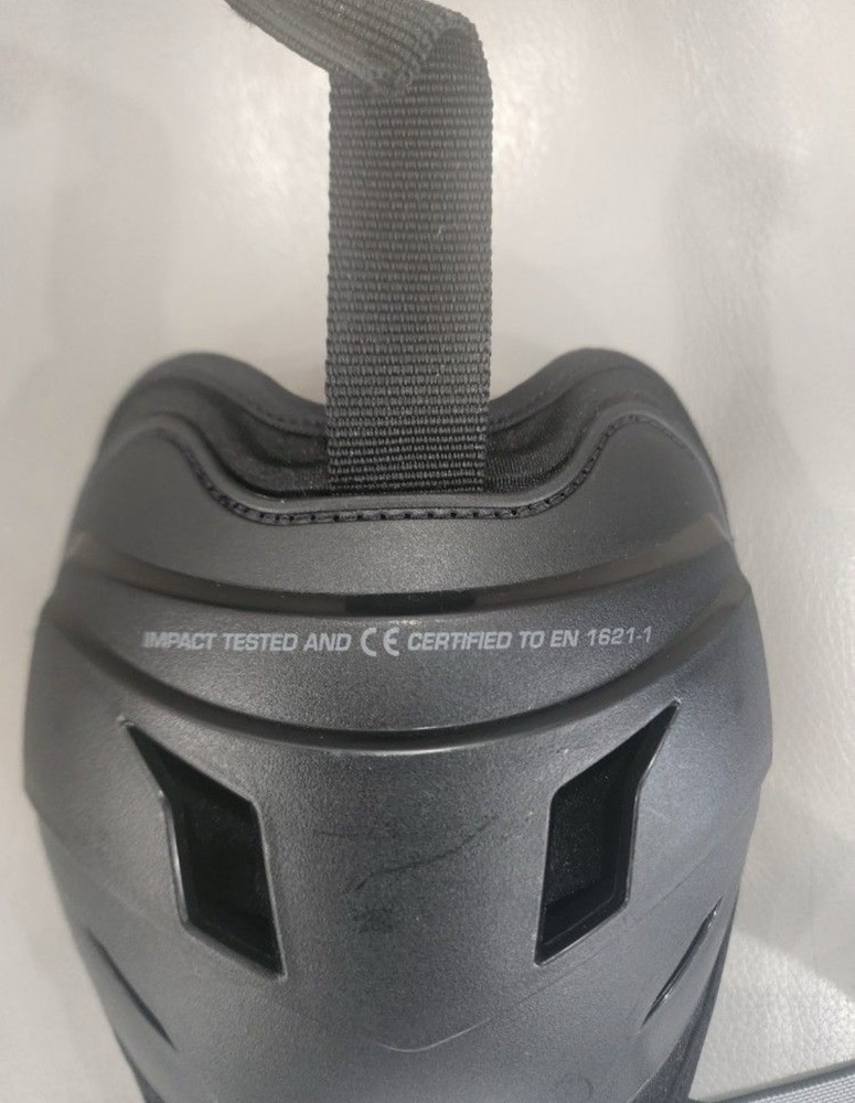 Leatt 4.5 Shoulder Guards Pro [Pair] - Black, 2XL