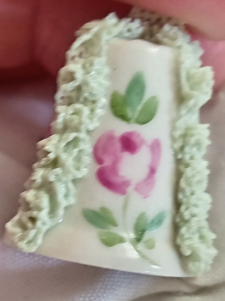 Irish Dresden Thimble 1986