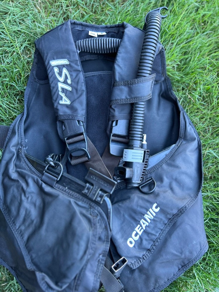 Women’s Oceanic ISLA Scuba BCD – Size: Small