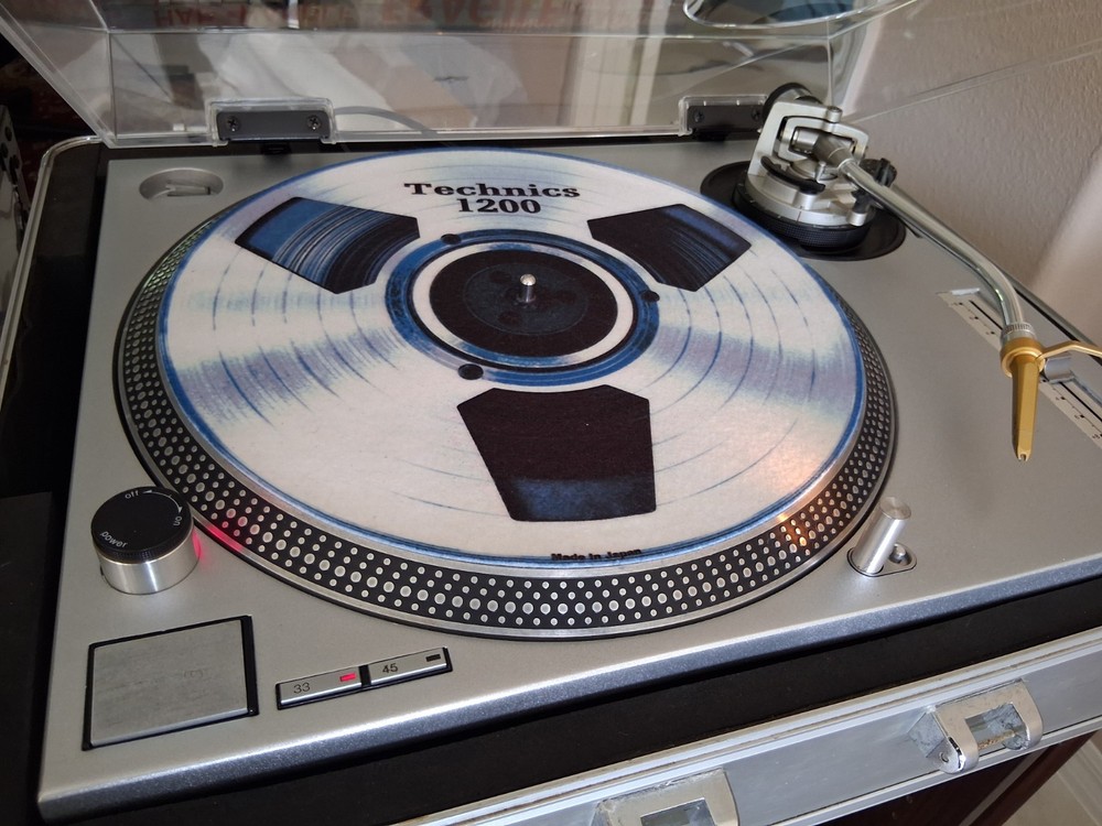 Technics SL1200Mk2 Turntable - Refurbished and Fully Functional