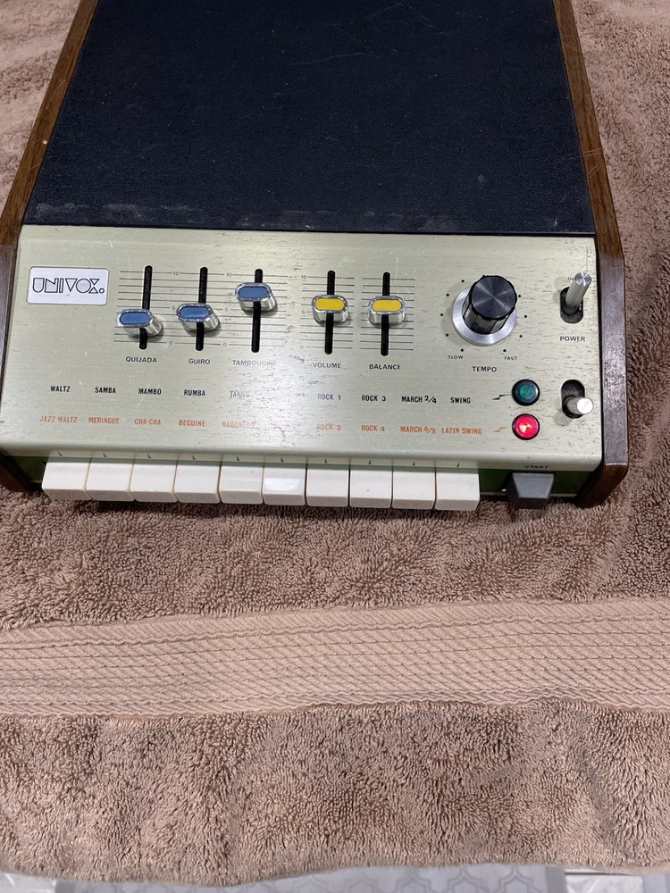 Unívox SR-95 Vintage Analog Drum Machine