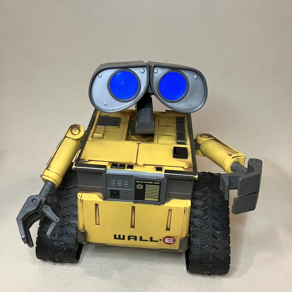 2008 Thinkway Toys Disney Pixar WALL-E interactive robot-no remote - Works